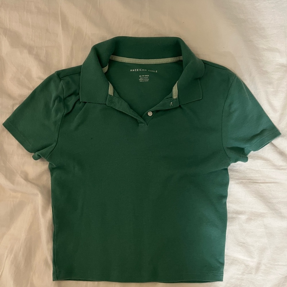 Green cropped polo